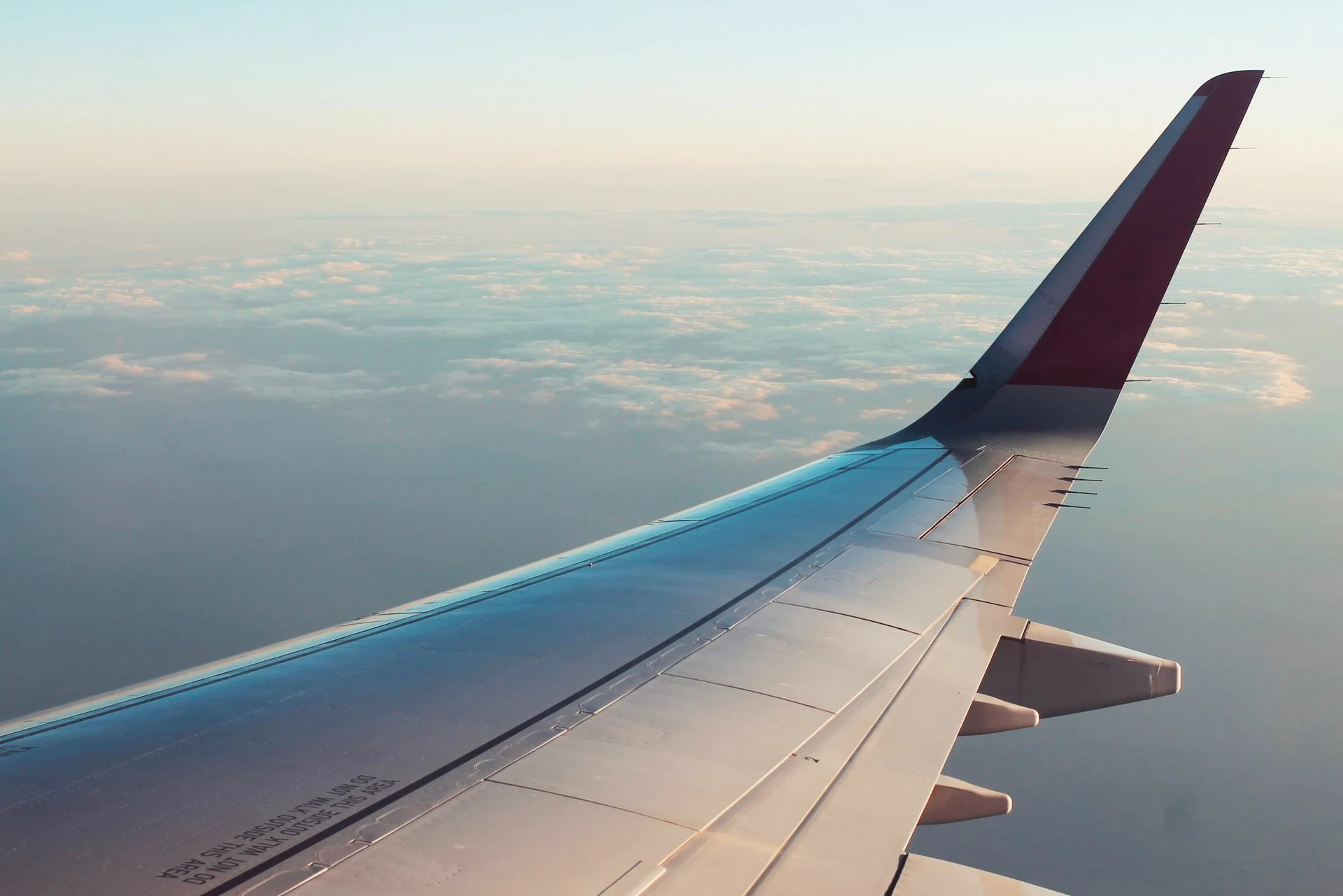 Flyvinge over skyerne på vej til skiferie i Cerna Hora, Tjekkiet